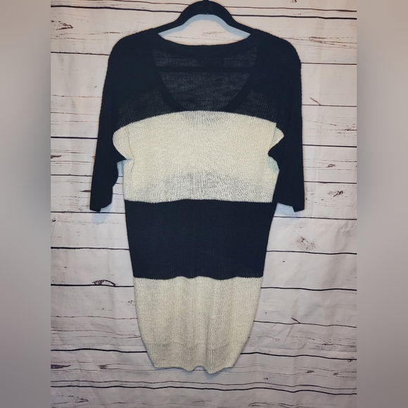 Banana Republic black and white color block sweater small - Picture 3 of 5